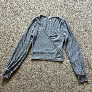 Hollister size XS long sleeve gray shirt